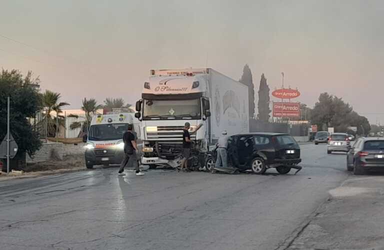 Scontro tra un’auto e un tir sulla provinciale 231 tra Canosa e Andria: un morto e tre feriti