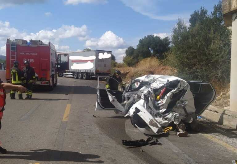 Scontro tra auto e tir sulla statale 379 nel Brindisino: due morti e un ferito grave. Illeso l’autista del camion