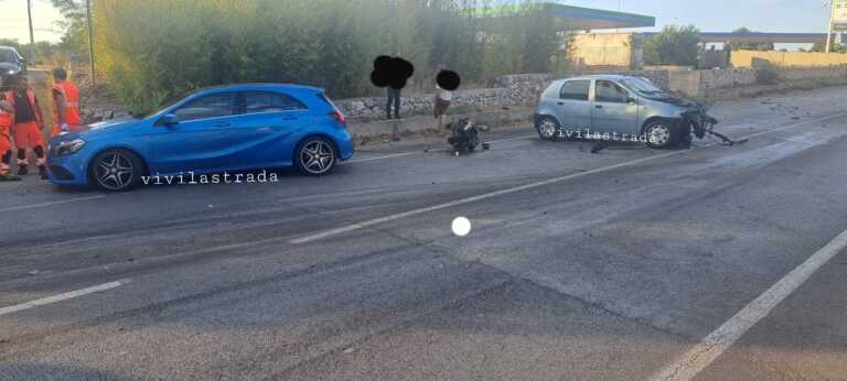Scontro tra due auto sulla provinciale tra Putignano e Castellana Grotte: ferite le persone coinvolte