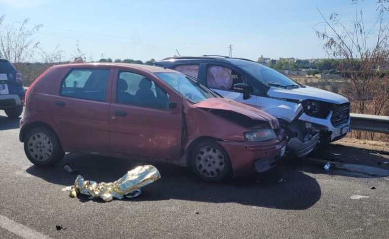 Fugge a un controllo e provoca un incidente sulla statale 274 durante l’inseguimento: arrestato 24enne