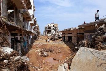 Inondazioni in Libia, strage a Derna: nella città oltre 11mila morti