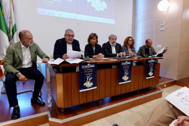 Galleria foto 'A Conversano torna Lectorinfabula: oltre 140 eventi e più di 250 ospiti per conoscere “La misura del mondo” – VIDEO' - foto 1