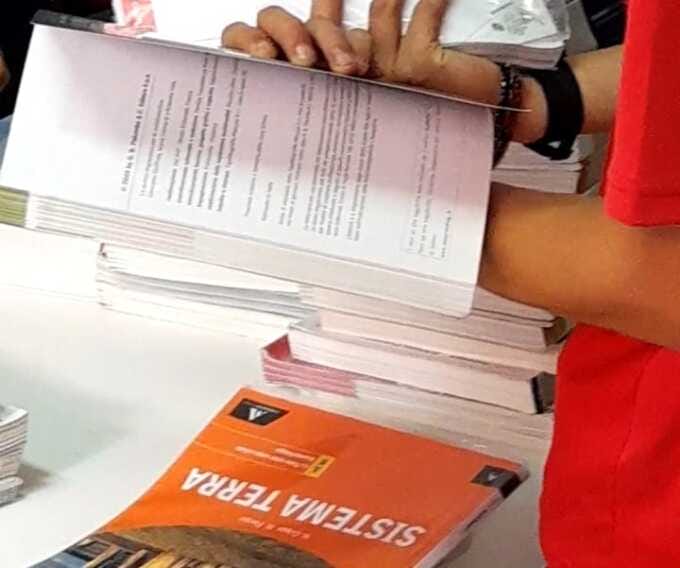 Scuola, Unione Studenti Bari: «Ogni famiglia spende circa 480 euro per i libri». Ecco come risparmiare