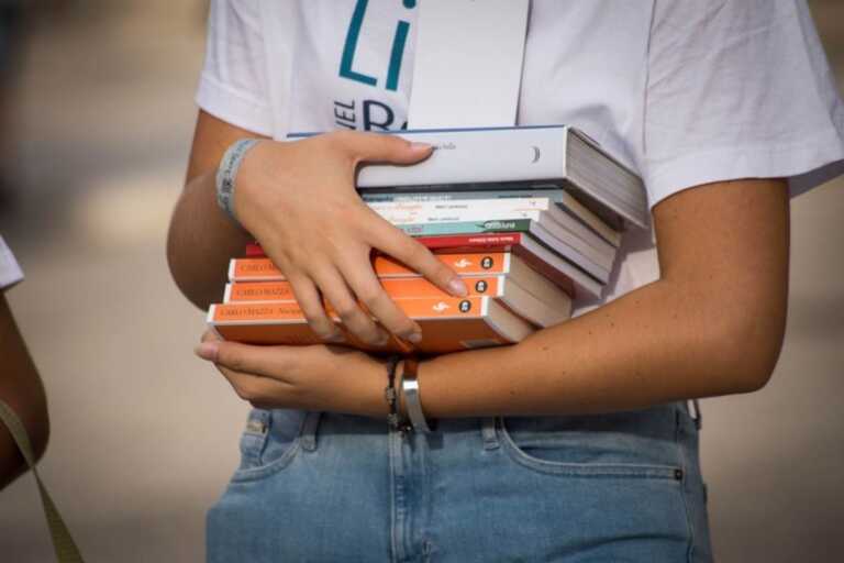 Borse di studio e libri di testo gratis per gli studenti pugliesi: via alle domande