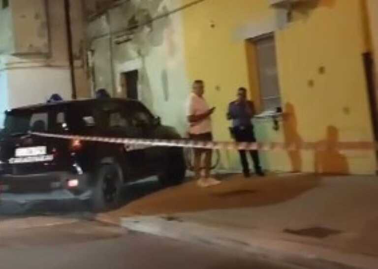 Orta Nova, 18enne accoltellata da una coetanea: si cerca il ragazzo in scooter che le ha salvato la vita Orta Nova, 18enne accoltellata da una coetanea: si cerca il ragazzo in scooter che le ha salvato la vita