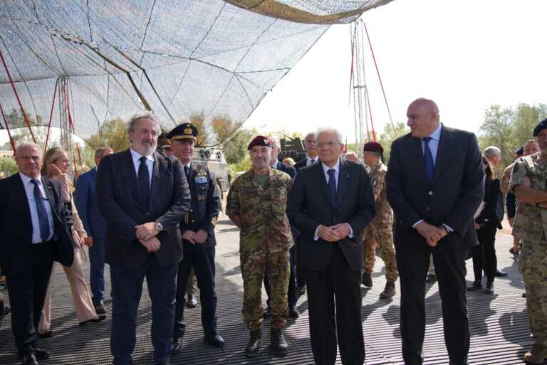 Mattarella e il ministro Crosetto a Cagnano Varano per assistere a un’esercitazione militare – FOTO e VIDEO