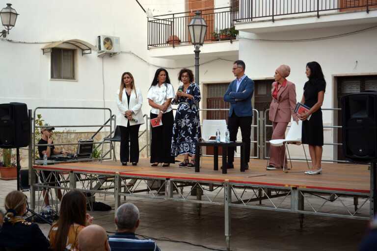Galleria foto 'Le foto di Maïmouna Guerresi tra i vicoli di Triggiano: inaugurata Nûr/Luce nell’ambito di “Capaci di legalità”' - foto 1