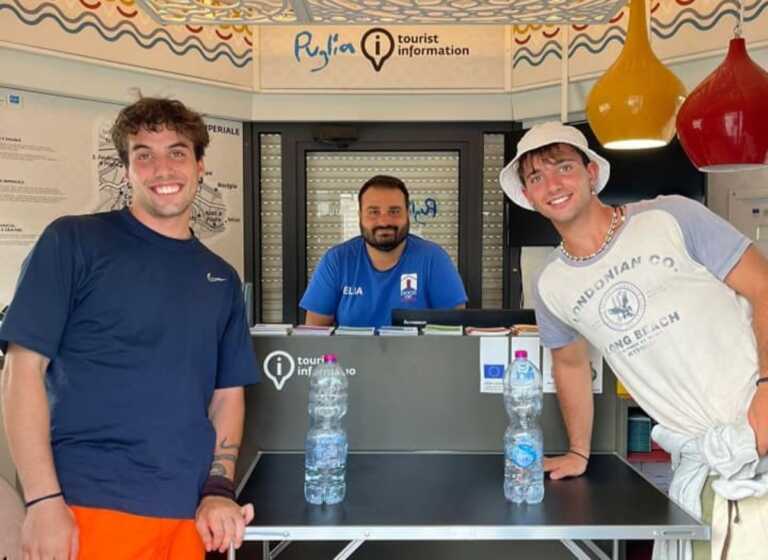 Da Leuca a Milano: mille chilometri a piedi. L’impresa dei 20enni Nico e Davide: «Così ci prepariamo alla vita» Da Leuca a Milano: mille chilometri a piedi. L’impresa dei 20enni Nico e Davide: «Così ci prepariamo alla vita»