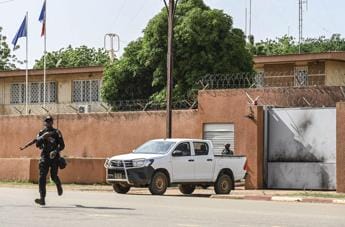 Niger, Francia ritira truppe e ambasciatore: cosa succede, gli scenari