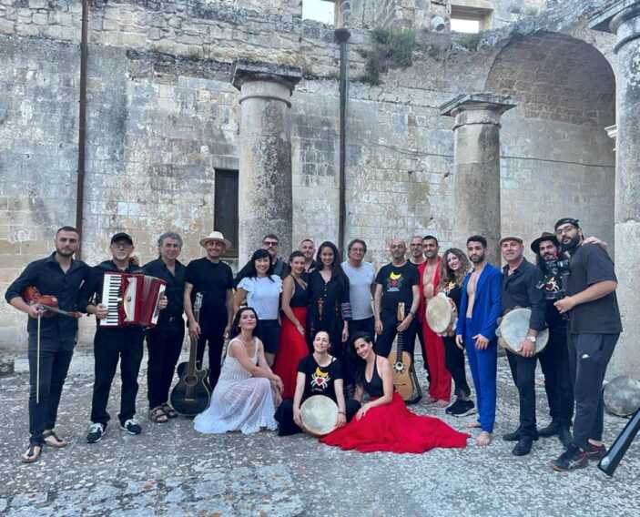 Galleria foto 'La Puglia in tv: dalla Rai alla Bbc tanto spazio alle bellezze della regione. Protagonista la Notte della Taranta' - foto 1