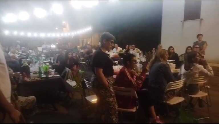 Parabita, più di 1.500 persone a tavola per celebrare la “vicinanza”: la cena all’insegna della solidarietà – VIDEO