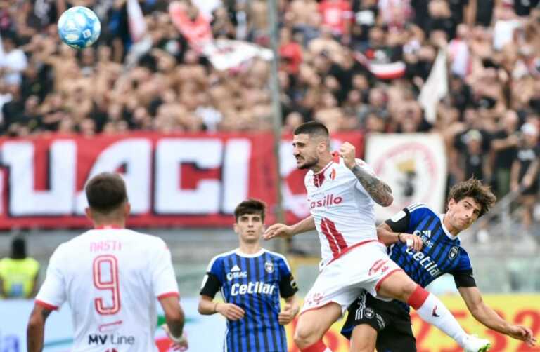 Bari, terzo pareggio consecutivo in campionato: Akpa-Chukwu, al primo gol in Serie B, riprende il Pisa