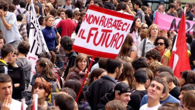 Mezzogiorno senza giovani: in un decennio 150mila ragazzi tra 14 e 35 anni in meno in Puglia e Basilicata