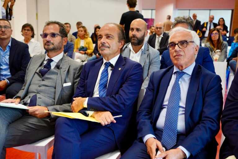 Galleria foto 'La sanità del futuro è digitale: il Policlinico di Bari è il primo in Italia collegato in banda ultralarga – VIDEO' - foto 1