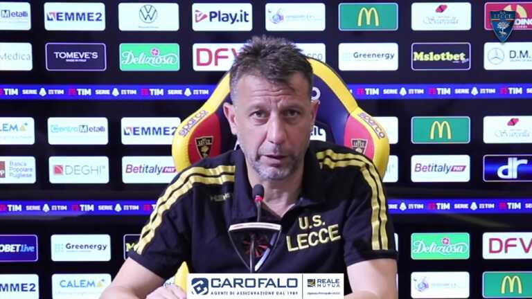 Lecce, D’Aversa: «Contro il Genoa gara fondamentale per il nostro percorso. Sarà una partita difficile»