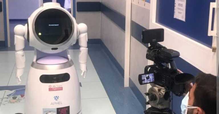 Tre robot Aphel in “servizio” in due istituti di Castellana e Turi: l’intelligenza artificiale va a scuola