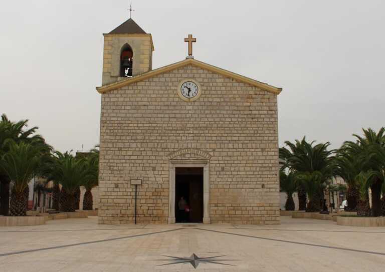 Zapponeta, la chiesa di San Michele Arcangelo ha bisogno di lavori: un giostraio devolve l’incasso