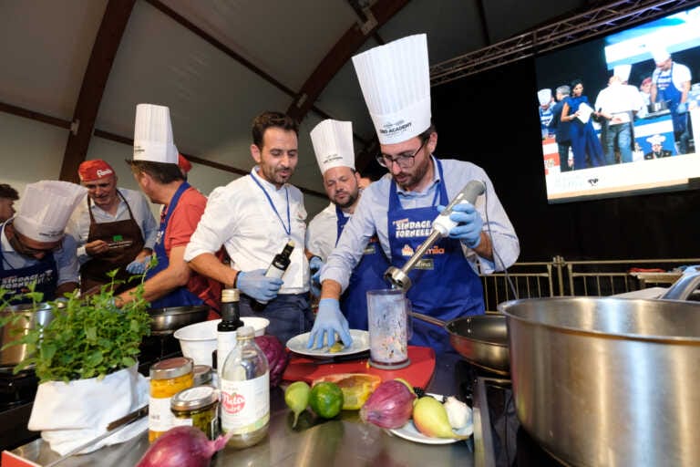 I sindaci si sfidano… ai fornelli: dieci primi cittadini a Bisceglie per la gara più originale d’Italia