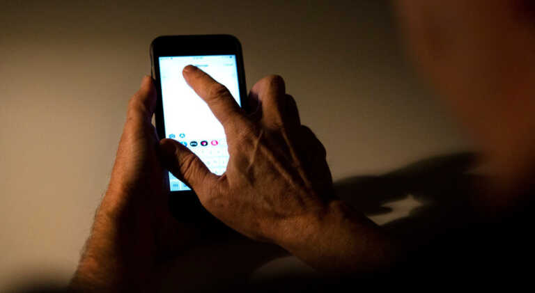 Sexy ricatto a un negoziante: minacciavano di diffondere chat osé di WhatsApp. Condannata una coppia