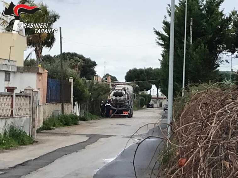 Taranto, liquami nei tombini: sotto chiave tre mezzi autospurgo per scarichi illeciti