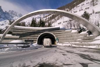 Traforo Monte Bianco rimarrà aperto durante stagione invernale