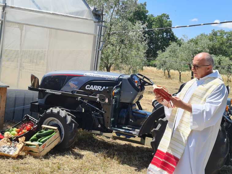 Furto alla Comunità fondata da don Tonino Bello: rubato il trattore usato per attività di agricoltura sociale