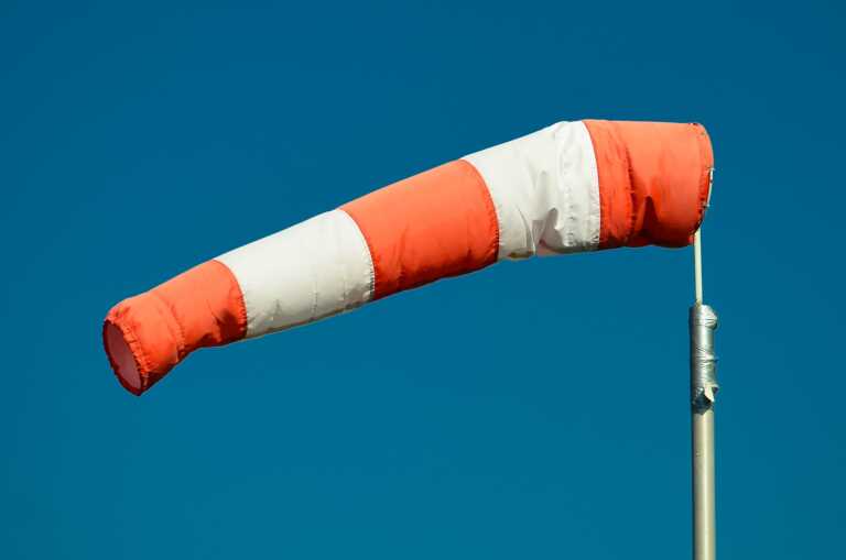 Ancora venti forti sulla Puglia con raffiche di burrasca sulle coste: allerta gialla della Protezione civile
