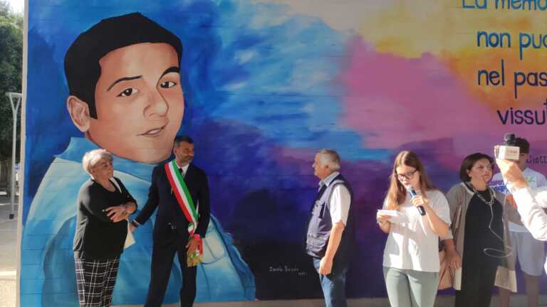 Galleria foto 'Bari, a vent’anni dall’omicidio Gaetano Marchitelli rivive in un murales: «Ci accompagnerà per sempre»' - foto 4