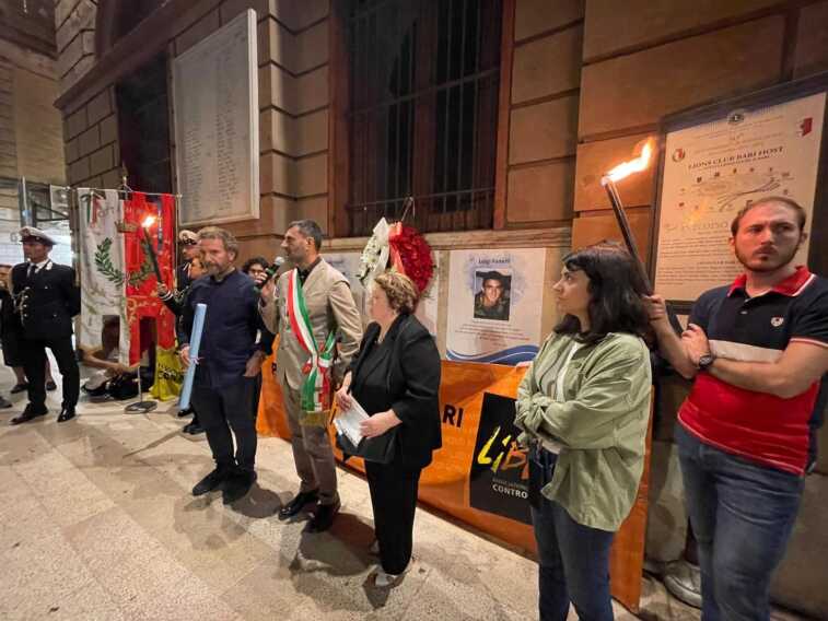 Galleria foto 'Bari ricorda Luigi Fanelli, Decaro: «La sua scomparsa è una macchia nera per la città»' - foto 1