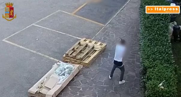 Galleria foto 'Tentato omicidio nel Milanese, arrestato noto rapper' - foto 1