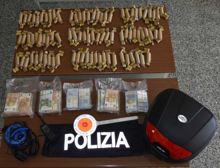 Quasi 20 chili di esplosivo e 128mila euro in contanti nascosti in un garage: arrestato un 22enne a Matera
