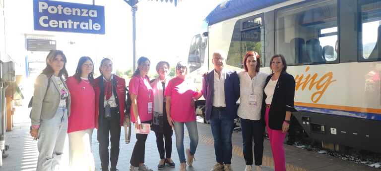 Il Frecciarosa da Potenza a Foggia: sul treno della prevenzione consulti gratuiti sui tumori femminili – VIDEO