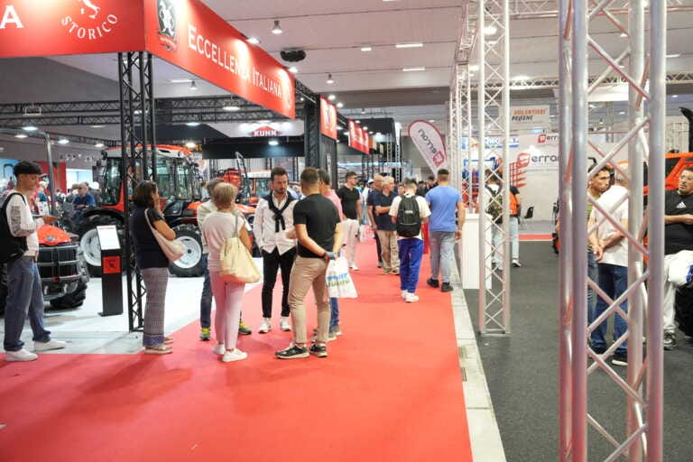 Agrilevante, padiglioni affollati nel quartiere fieristico di Bari: 12.800 visitatori nella giornata inaugurale