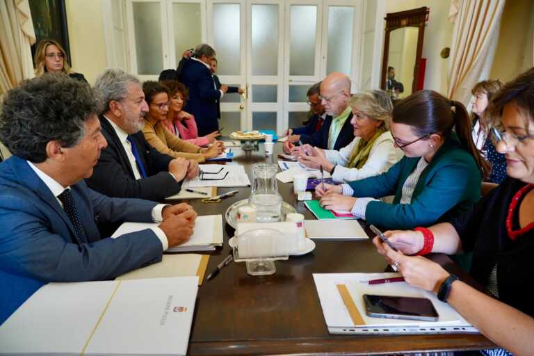 La Commissaria Ue Elisa Ferreira a Taranto, Emiliano: «Abbiamo spiegato i rischi del trasferimento dei fondi» – VIDEO