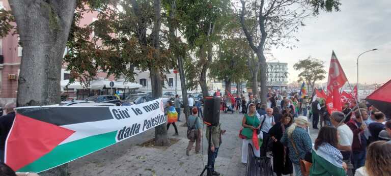 Bari, studenti in piazza Diaz: «Il popolo palestinese ha il nostro supporto»