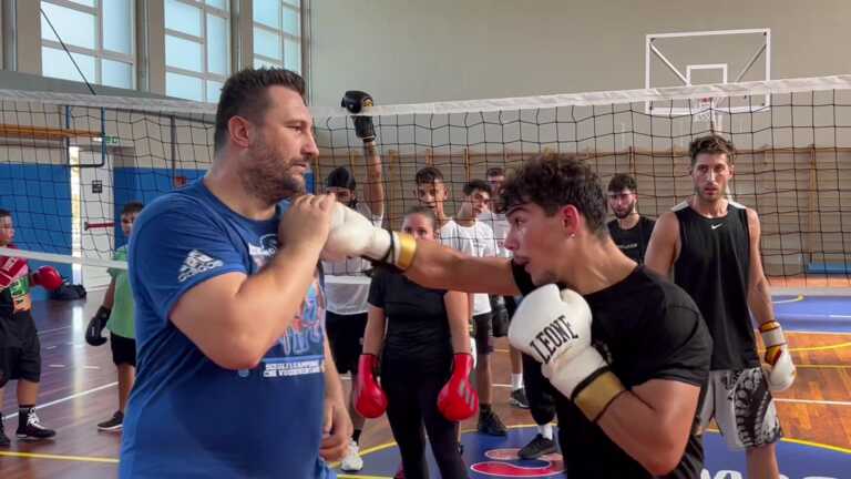 Il campione olimpico Roberto Cammarelle allenatore d’eccezione per i pugili di Barletta – VIDEO