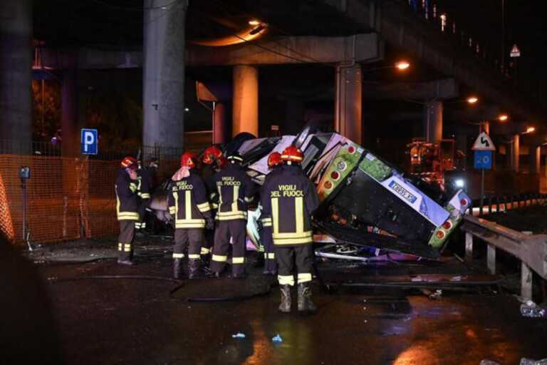 Autobus precipitato a Mestre: tra le vittime anche un neonato. Emiliano: «Col cuore vicini alle famiglie»