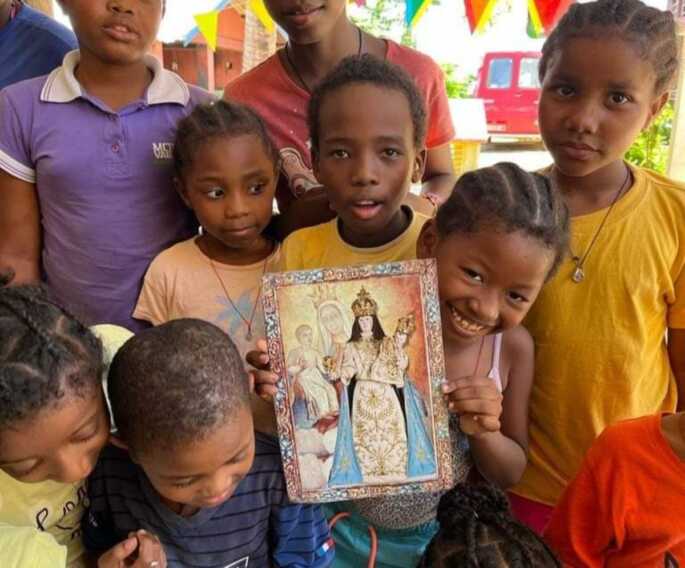 La Madonnina di Melitto ai bimbi in Africa: «Il suo volto sorride ai piccoli dell’orfanotrofio»