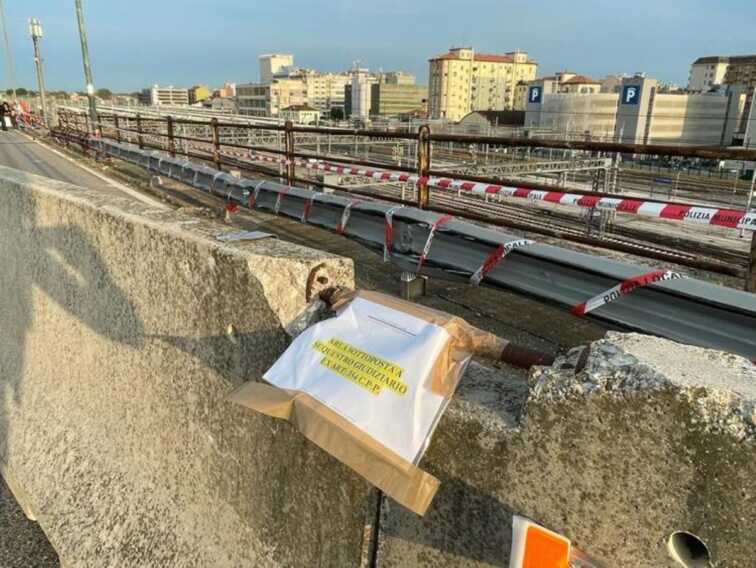 Un Paese arrugginito