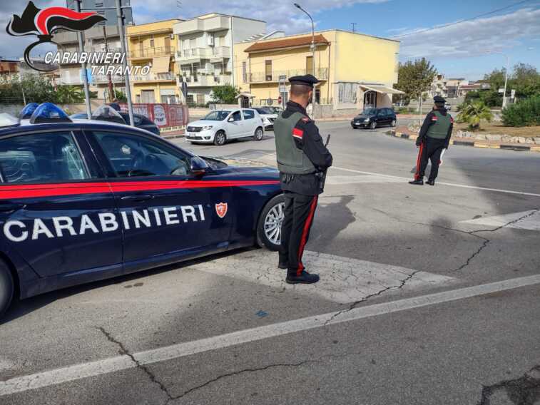Tenta di strangolare il padre al culmine di una lite: 24enne arrestato a San Giorgio Jonico