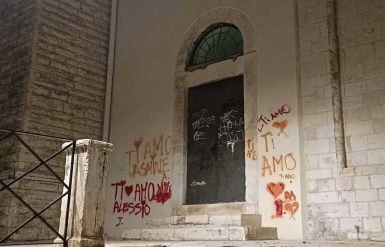 Bitonto, dichiarazioni d’amore sulla facciata: sfregiata la chiesa di San Francesco