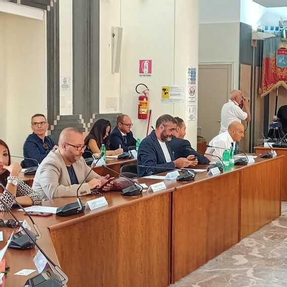 Taranto, il consiglio approva il bilancio 2022 e Italia Viva torna in maggioranza
