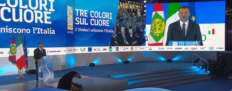 Decaro all’Assemblea dell’Anci: «Ho chiesto un incontro a Meloni sul terzo mandato»