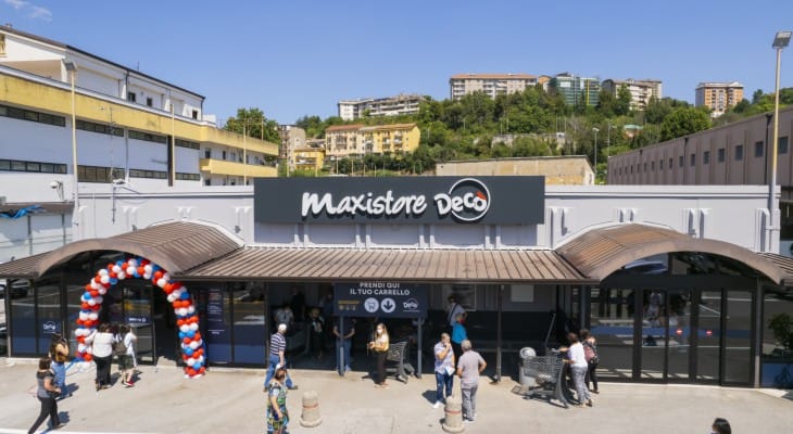 “A casa” 70 dipendenti dei market Decò di Potenza: «Lavoro da tutelare, il prefetto ci riceva»