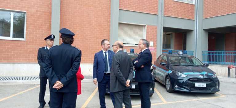 Il sottosegretario Delmastro in visita al carcere di Foggia: «Aumentati organico e dotazioni»