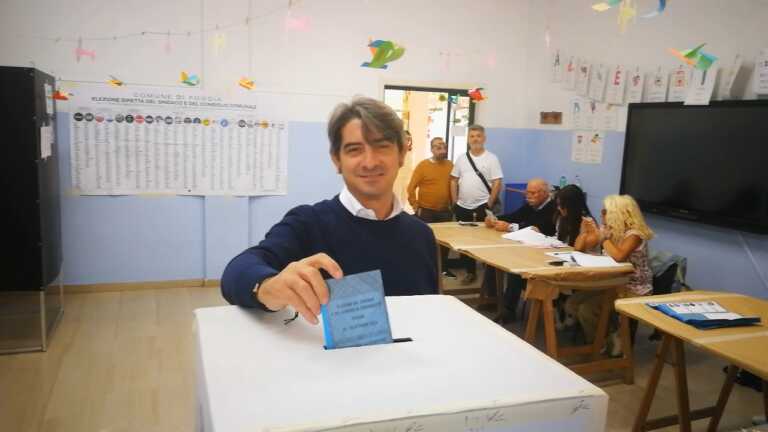 Galleria foto 'Foggia al voto: alle 19 affluenza al 36,17%, in calo rispetto alla precedente tornata elettorale' - foto 4