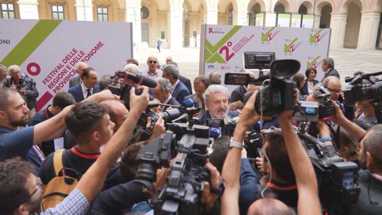 Galleria foto 'Festival delle Regioni, Emiliano alla tavola rotonda con Mattarella: «Sul Pnrr una leale collaborazione» – VIDEO' - foto 13