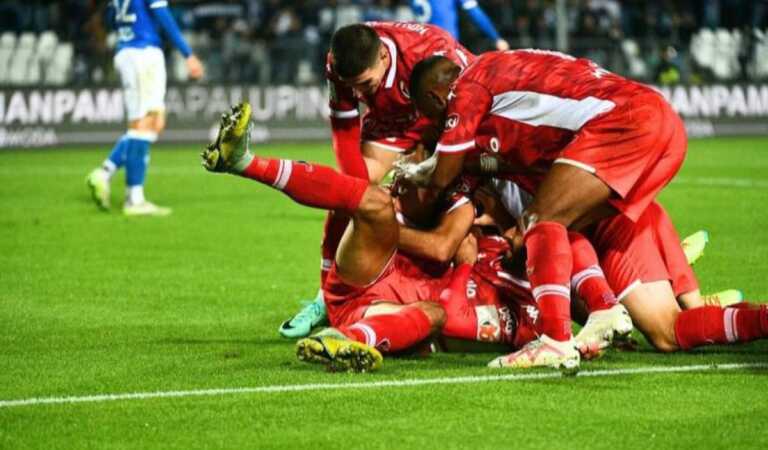 Bari, stipendi d’oro a gennaio. Soldi investiti male: ha speso di più solo il Como degli Hartono
