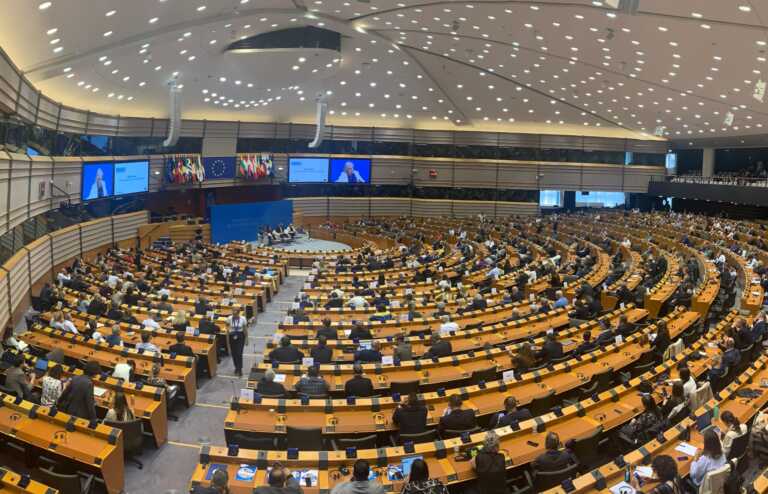 Ucraina e difesa europea, il vertice straordinario a Bruxelles: pace e piano di riarmo sul tavolo