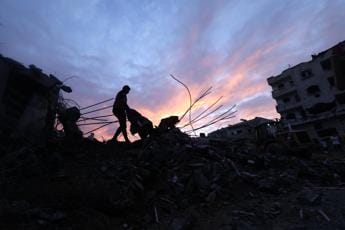 Gaza, Israele rinvia l’invasione di terra: i motivi della decisione